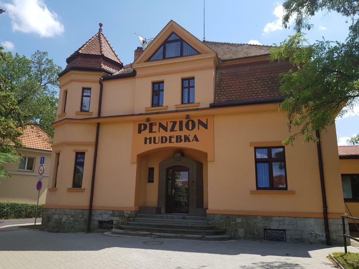 Penzion Hudebka Лоуни Екстериор снимка